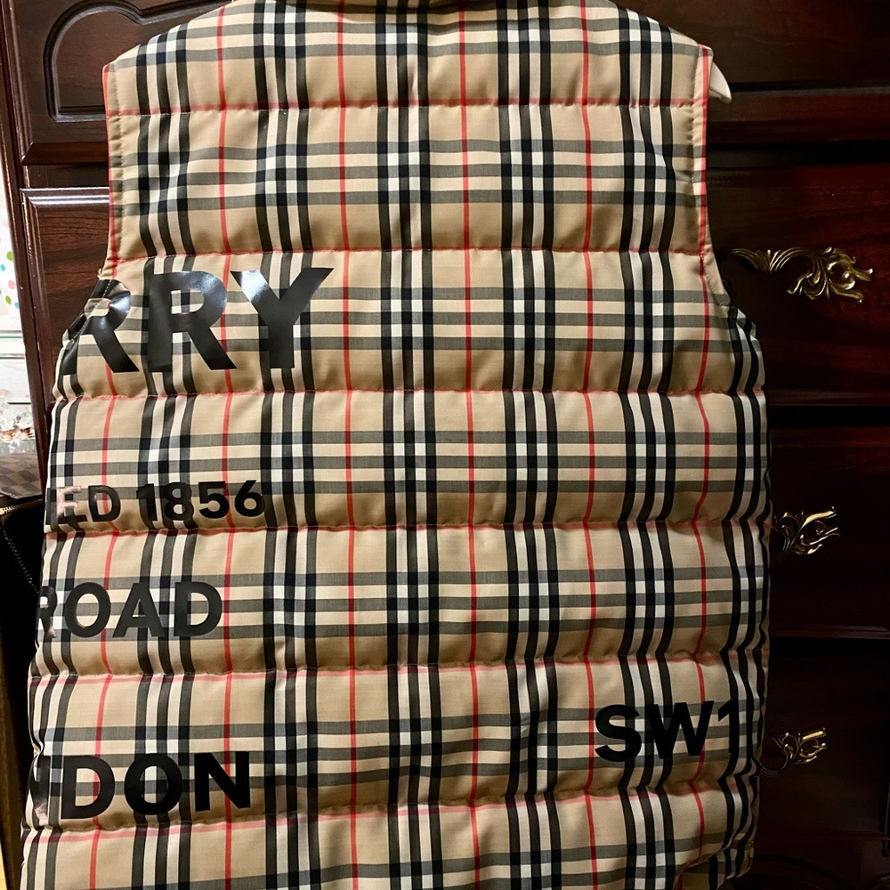 Burberry - Picture 3 of 5